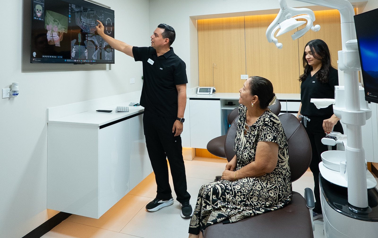 Dr. Tomás García, lead oral implantologist and implant specialist at Let's Smile Dentistry Dental Tourism Clinic in Mexicali, Mexico.
