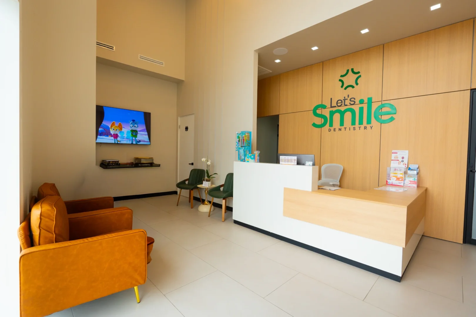 Let’s Smile Dentistry reception area in Mexicali